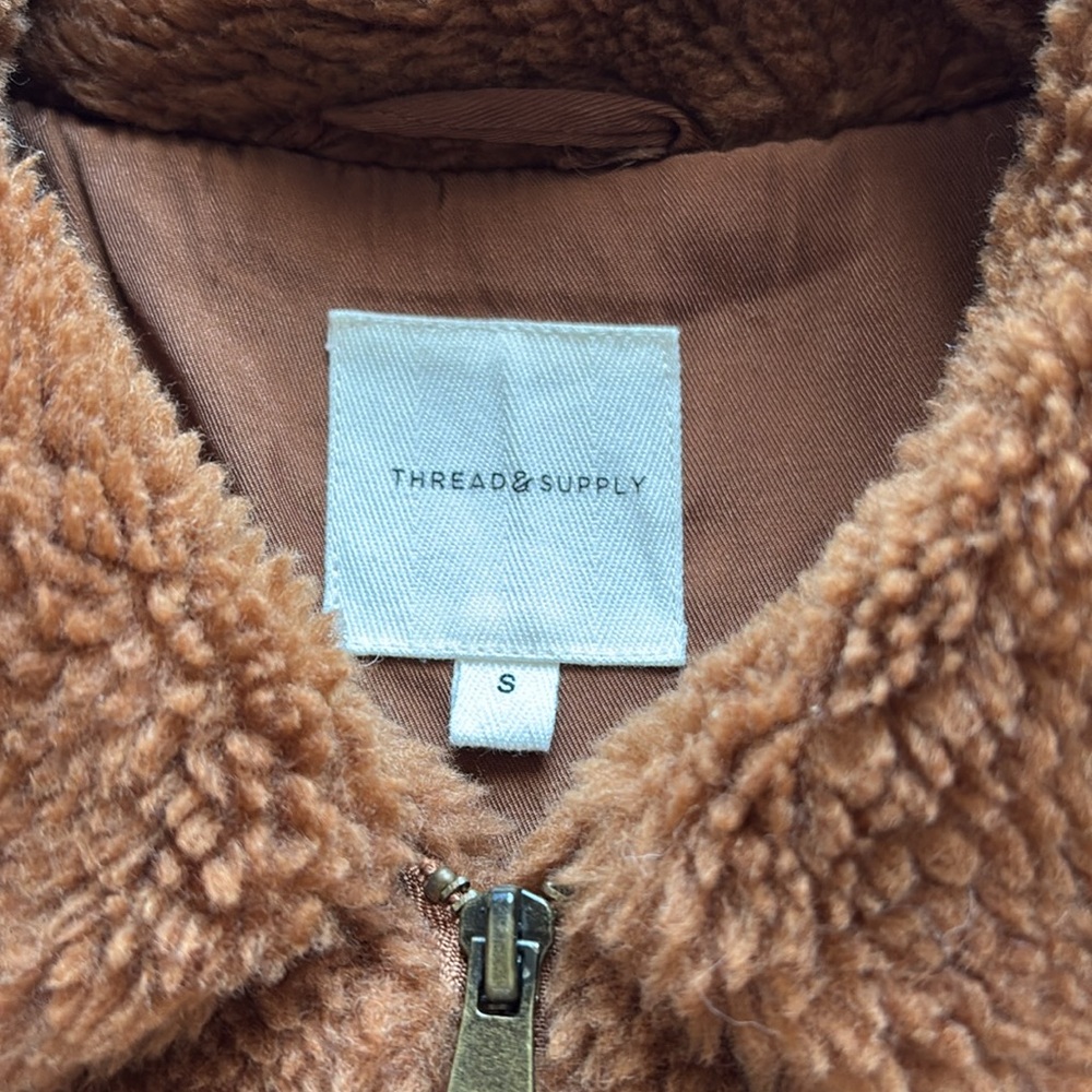 Thread & supply jacket - Picture 2 of 5